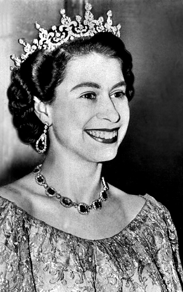 Elisabeth II. wird am 2. Juni 1953 im Alter von 27 Jahren zur Königin des Vereinigten Königreiches von Grossbritannien und Nordirland gekrönt.