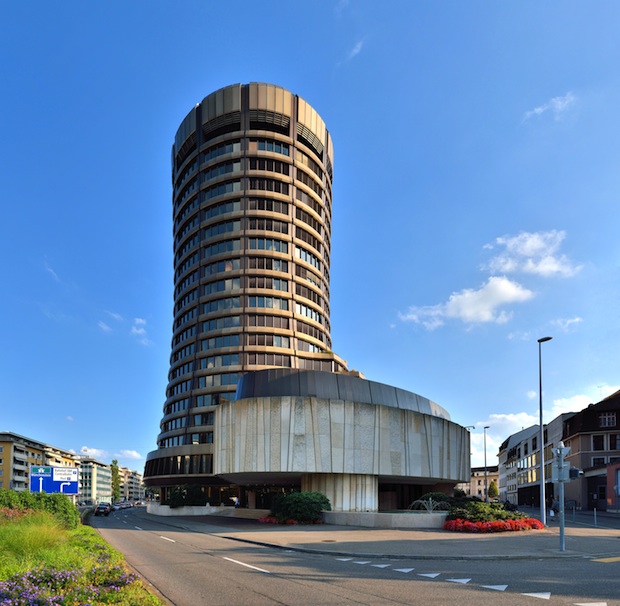 Der 19-stöckige BIZ-Turm beim Bahnhof SBB in Basel